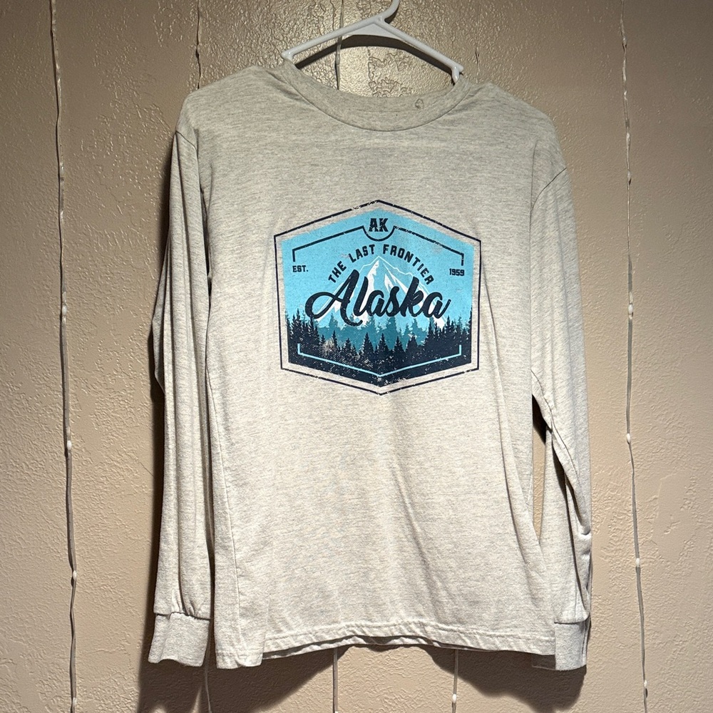 Gray Long Sleeve Alaska Graphic Tee